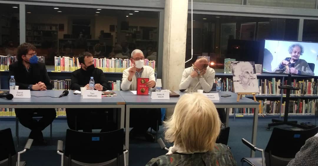 LA BIBLIOTECA PERE CANER AMB JUVÉ – PALLACH. Taula rodona col·loqui, amb David Pagès i Cassú (professor i escriptor), Toni Terrades i Oliver (Comissari Any Teresa Juvé), i Josep M. Soler i Prats (President Fundació Josep Pallach). Va tancar l’acte el regidor de Cultura Sr. Norbert Botella. Calonge i Sant Antoni, 03-12-2021