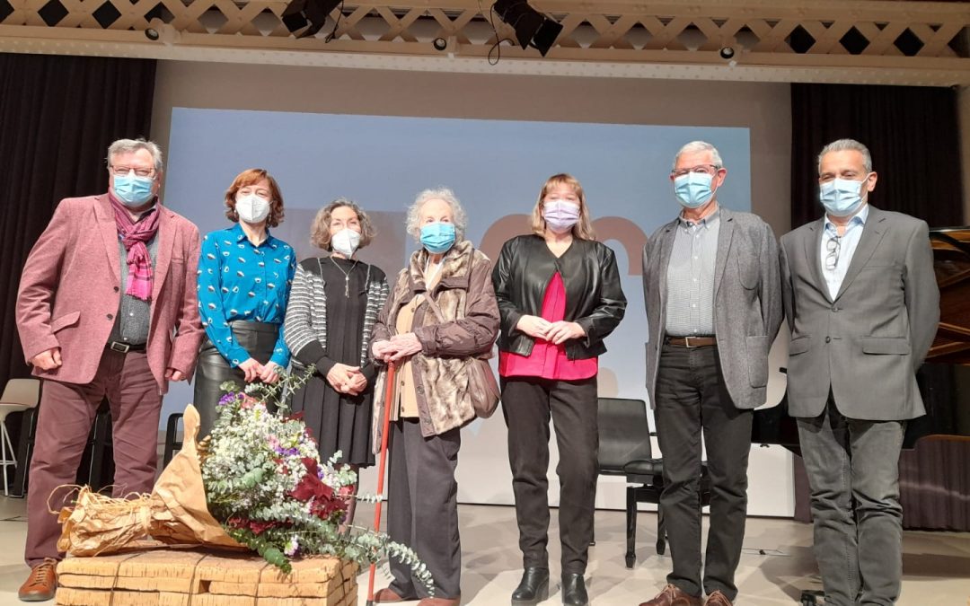 Brillant tancament de L’Any Juvé. El passat dia 6 de febrer va tenir lloc al Museu del Suro de Palafrugell un acte emotiu i d’alt nivell per tal de cloure L’Any Juvé. La Consellera de Cultura i moltes altres autoritats locals, comarcals i del país, així com membres de la Fundació, familiars, amics i amigues, van assistir a l’acte. Teresa Juvé, presidenta d’honor de la Fundació -que l’endemà complia 101 anys-, segueix encara prou activa i diàriament escrivint. Palafrugell 06-02-2022